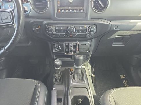 Used 2021 Jeep Gladiator Sport image 3