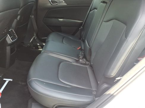 Used 2023 Kia Sportage EX AWD/4WD image 8