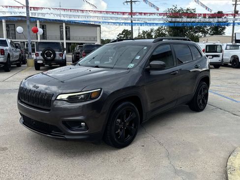 Used 2021 Jeep Cherokee Latitude Plus FWD image 3
