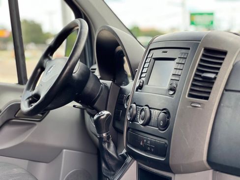 Used 2018 Mercedes-Benz Sprinter 2500 image 19