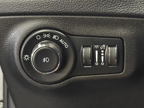 Used 2020 Jeep Compass Trailhawk AWD/4WD image 13