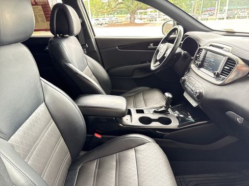 Used 2016 Kia Sorento SX FWD image 33