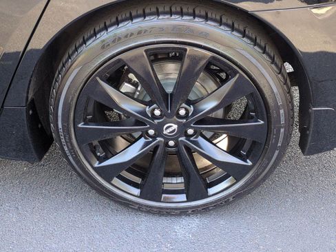 Used 2023 Nissan Maxima SR w/ Sport Mat Group FWD image 13