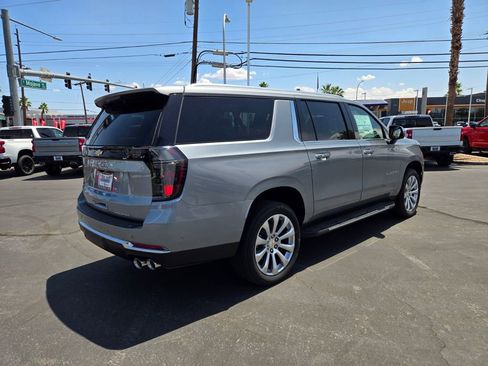 New 2025 Chevrolet Suburban Premier image 3