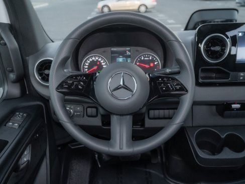 Used 2025 Mercedes-Benz Sprinter 2500 image 19