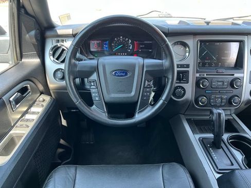 Used 2016 Ford Expedition XLT w/ Equipment Group 202A AWD/4WD image 18