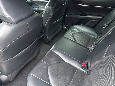 Used 2018 Toyota Camry XSE image 15