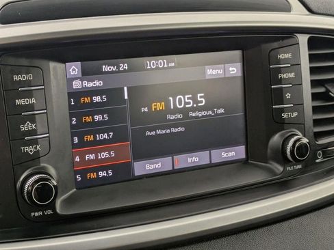 Used 2020 Kia Sorento LX image 17