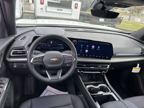 New 2026 Chevrolet Traverse LT w/ Sun and Wheel Package FWD image 28