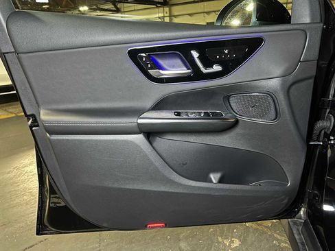 Used 2025 Mercedes-Benz GLC 300 4MATIC image 21