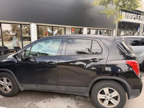 Used 2021 Chevrolet Trax LS w/ Tint and Cruise Package FWD image 3