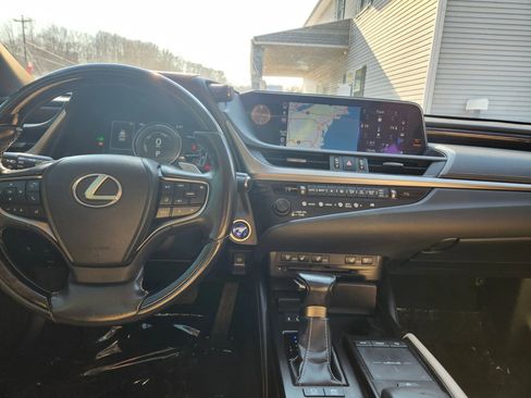 Used 2019 Lexus ES 300h image 31