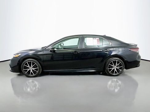 Used 2022 Toyota Camry SE image 5