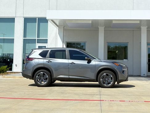Used 2024 Nissan Rogue SV FWD image 7