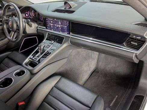 Used 2022 Porsche Panamera image 20