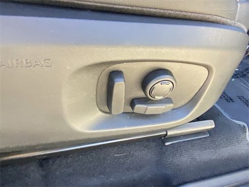 Used 2019 Land Rover Range Rover Evoque SE image 20