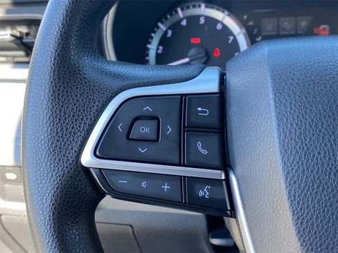 Certified 2023 Toyota Highlander L image 24