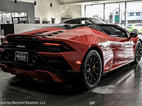 Used 2023 Lamborghini Huracan EVO image 8