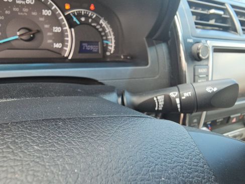 Used 2014 Toyota Camry XLE FWD image 13