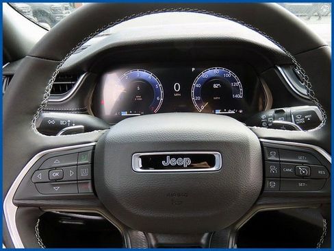 New 2025 Jeep Grand Cherokee L Altitude image 16