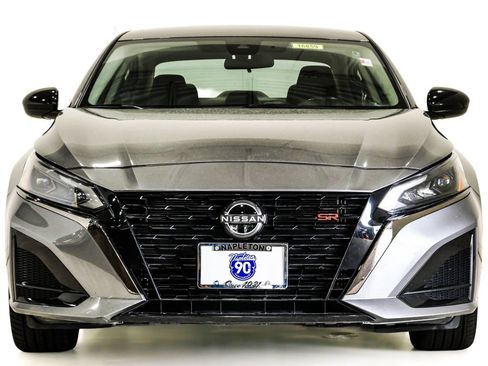 Used 2024 Nissan Altima 2.5 SR FWD image 2