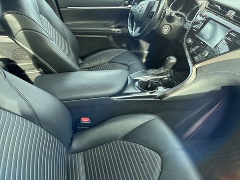 Used 2020 Toyota Camry SE image 7