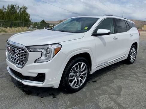 Used 2023 GMC Terrain Denali w/ LPO, Floor Liner Package AWD/4WD image 4