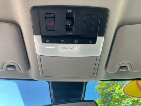 Used 2020 Nissan Altima 2.0 Platinum FWD image 23