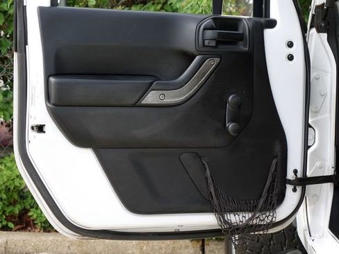 Used 2015 Jeep Wrangler Unlimited Sport w/ Connectivity Group image 9