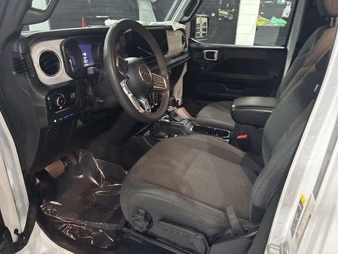 Used 2024 Jeep Wrangler Unlimited Sahara AWD/4WD image 13