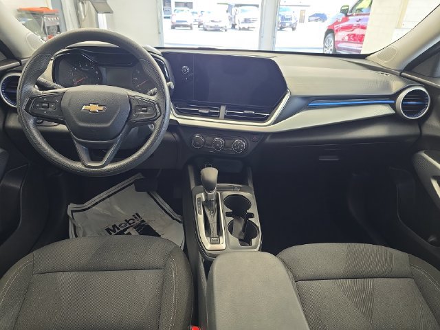 Used 2025 Chevrolet Trax LS FWD image 11