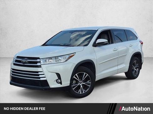 Used 2018 Toyota Highlander Plus w/ Carpet Mat Package (TMS) AWD/4WD image 1