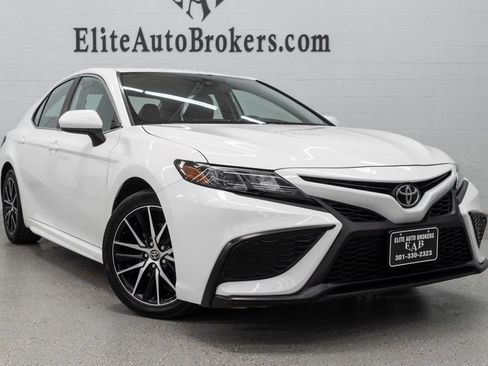 Used 2021 Toyota Camry SE FWD image 7