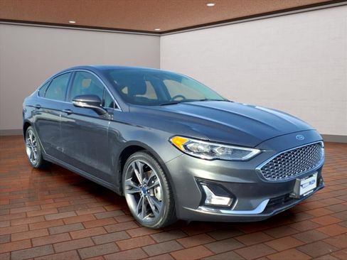 Used 2020 Ford Fusion Titanium image 2