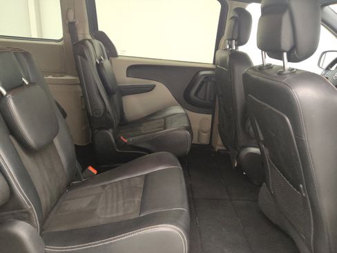 Used 2020 Dodge Grand Caravan SXT image 19