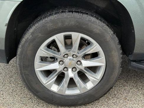 Used 2023 Chevrolet Suburban Premier AWD/4WD image 7