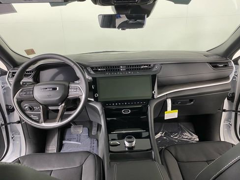 New 2026 Jeep Grand Cherokee Limited Reserve AWD/4WD image 4