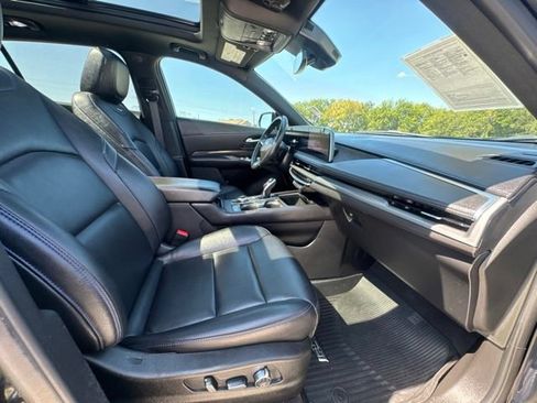 Used 2024 Cadillac XT4 Sport w/ Cold Weather Package FWD image 20