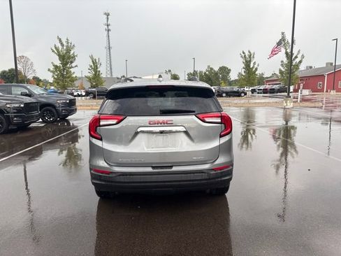 Used 2023 GMC Terrain SLE w/ Driver Convenience Package AWD/4WD image 4
