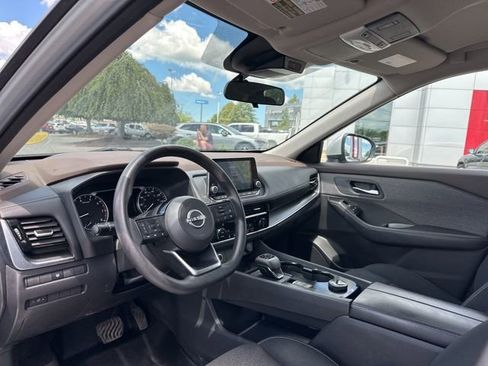 Used 2022 Nissan Rogue SV AWD/4WD image 12
