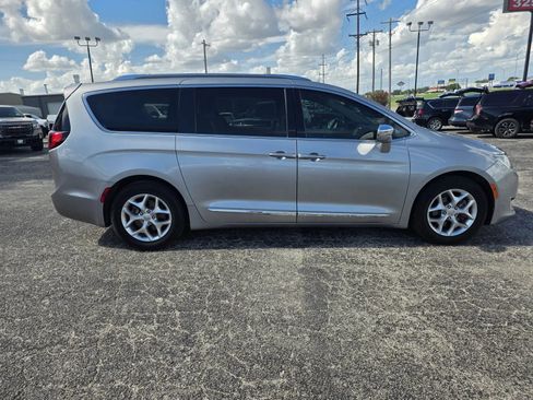Used 2019 Chrysler Pacifica Limited FWD image 8