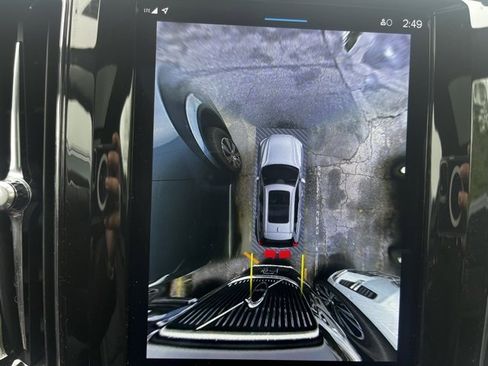 Certified 2022 Volvo XC60 B6 R-Design w/ Advanced Package image 5