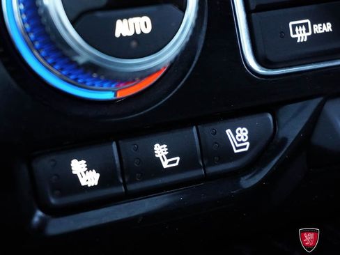 Used 2021 GMC Yukon XL Denali w/ Denali Premium Package image 30