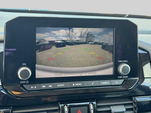 Used 2025 Nissan Pathfinder SV AWD/4WD image 27