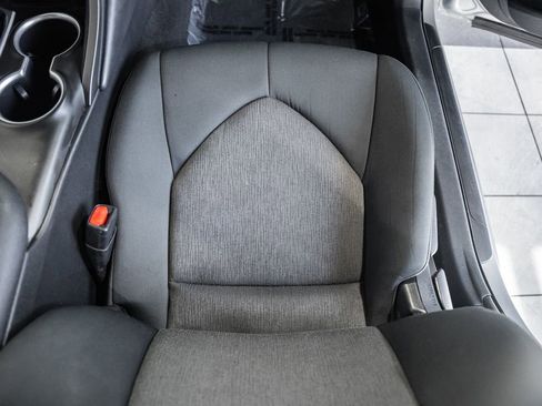 Used 2021 Toyota Camry LE image 23