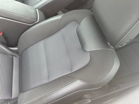 Used 2025 Chevrolet Trax LT FWD image 4