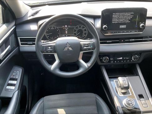 Used 2024 Mitsubishi Outlander SE AWD/4WD image 5