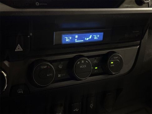 Used 2022 Toyota Tacoma TRD Sport image 15