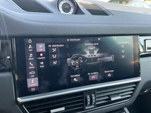 Used 2020 Porsche Cayenne Turbo AWD/4WD image 20