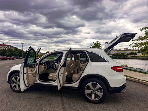 Used 2018 Mercedes-Benz GLC 300 4MATIC image 9